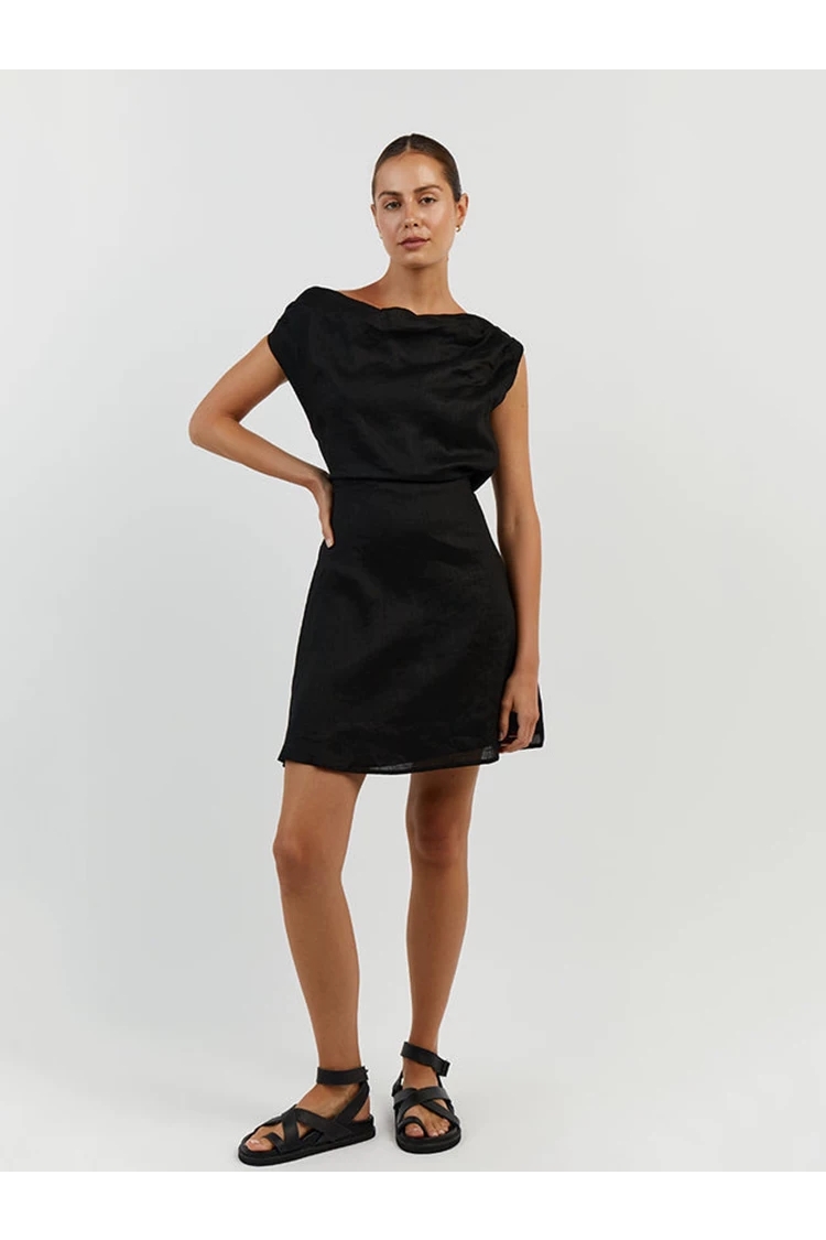 Por que um vestido curto feminino de linho sem ombros está se tornando uma escolha obrigatória para a moda moderna de verão