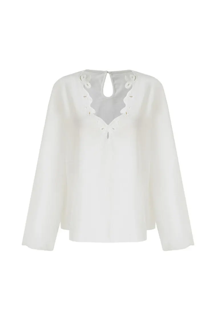 Como uma blusa de festa feminina bordada pode elevar as roupas modernas